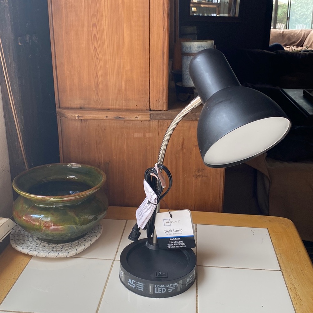 Desk lamp
